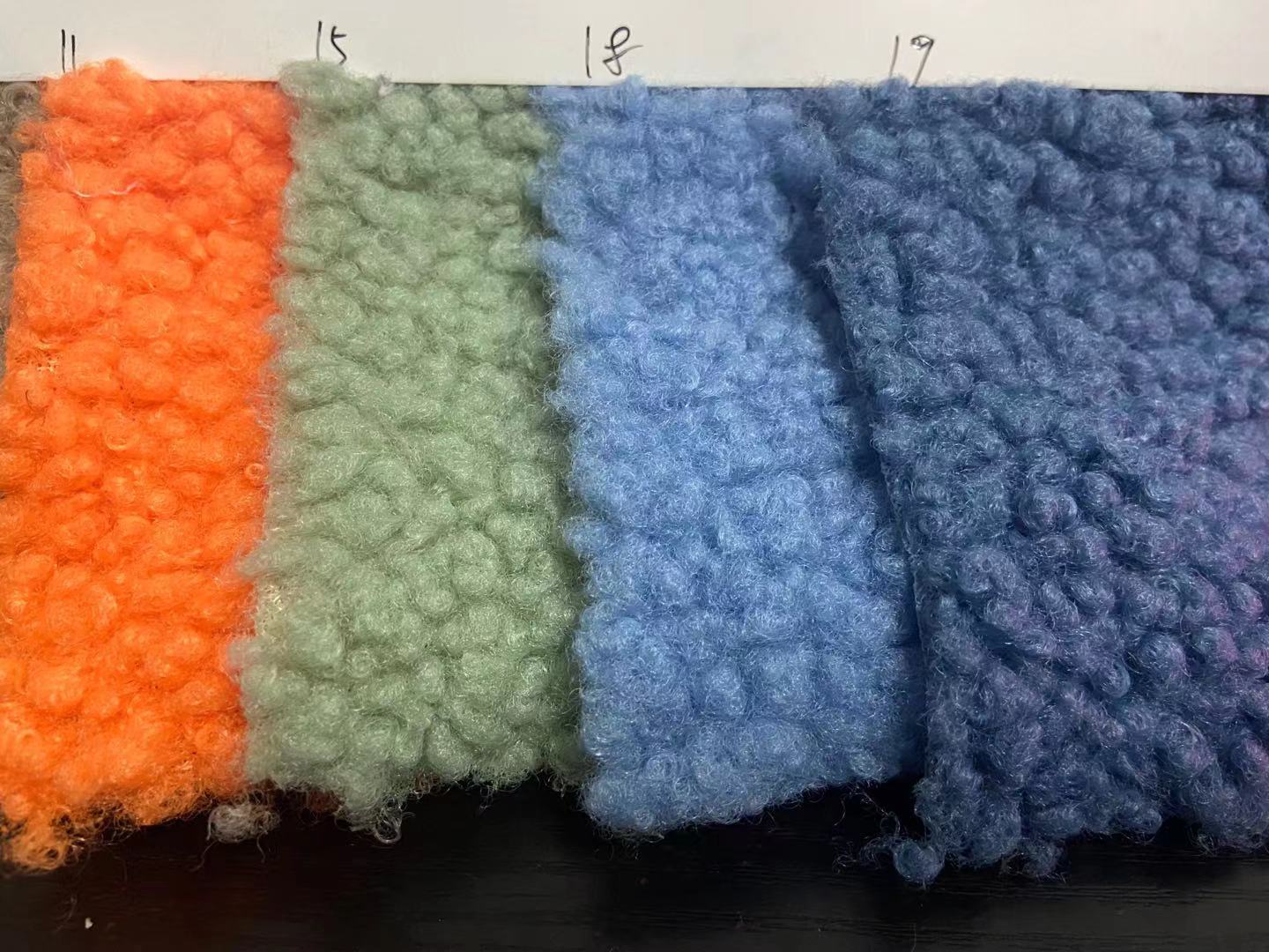 En stock teñido Altai franela grande de peluche de lana de oveja rollo de lana de cordero muñeca ropa de tela de felpa