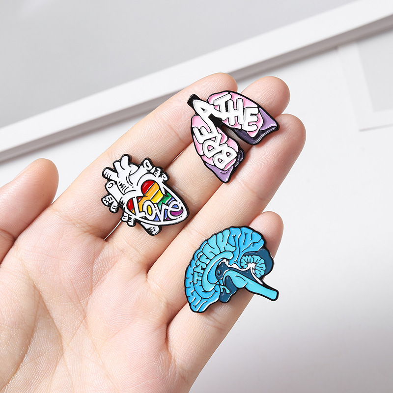 Fashion Letter Alloy Stoving Varnish Unisex Brooches display picture 2