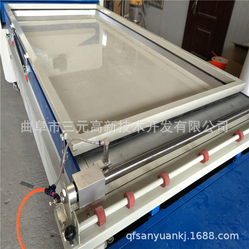 山东软包硬包吸塑机  pvc发泡板真空覆膜机 橱柜门板覆膜机 现货