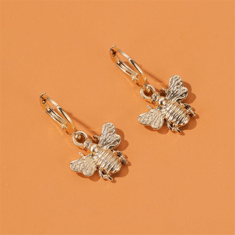 Nouvelles Boucles D&#39;oreilles Créatives En Métal Petites Boucles D&#39;oreilles Abeilles Tempérament Simples Boucles D&#39;oreilles Insectes En Gros Nihaojewelry display picture 5