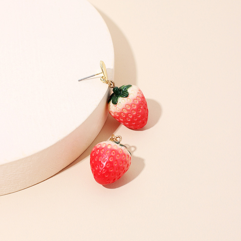 Les Nouvelles Boucles D&#39;oreilles Coréennes Aux Fraises Aux Fruits Sucrés En Gros display picture 3