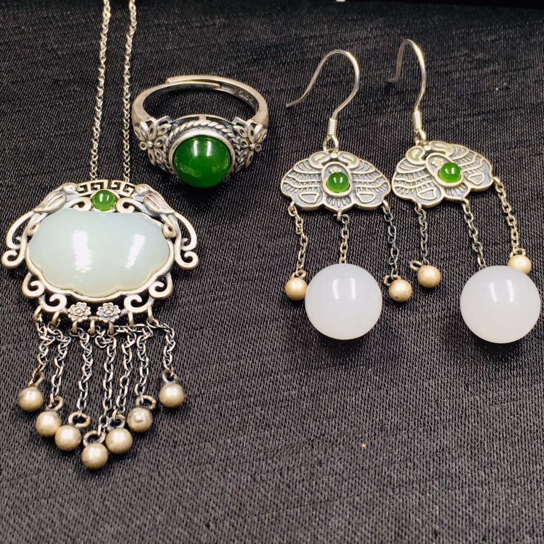 925 Sterling Silver Wada White jade Jasper tassels have more cash than can be accounted for Retro Do the old technology jewelry Three-piece Suite jewelry