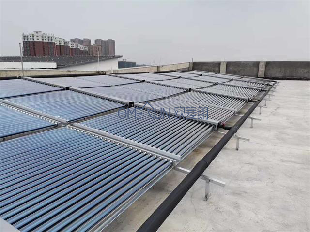 江苏盐城学校15吨太阳能真空管集热系统 太阳能结合燃气热水系统