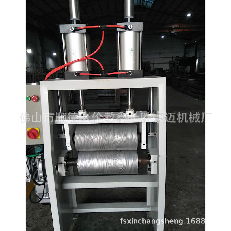 鑫长胜供应XCS-300异形压纹机家具板材侧面木纹机压花机