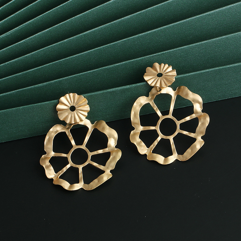 New Fashion Retro Alloy Hollow Flower Earrings For Women Wholesale display picture 4