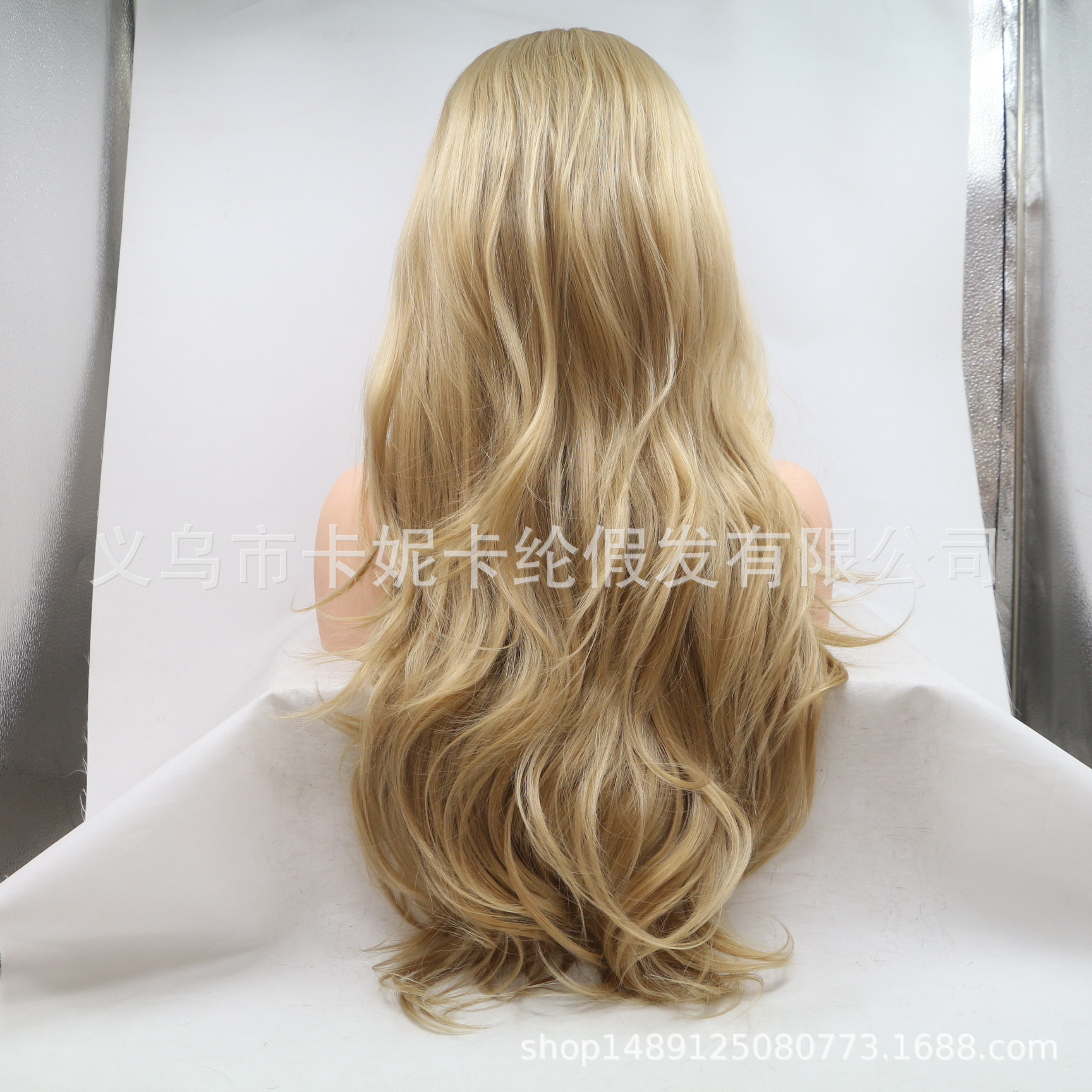 Europa y América de moda cabello largo rizado fibra química pelucón de cabello de mujer al por mayor encaje de cabello