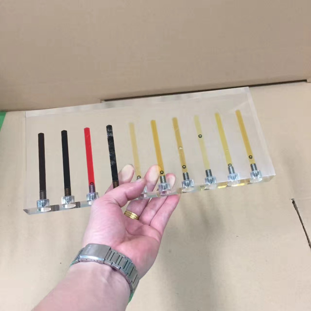 厂家定制透明亚克力机油对比展示架 亚克力深孔加工机油展示架