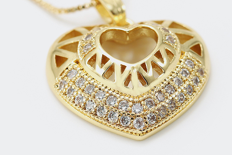 Fashion Hollow Heart-shaped Inlaid Zircon Copper Necklace Wholesale display picture 1