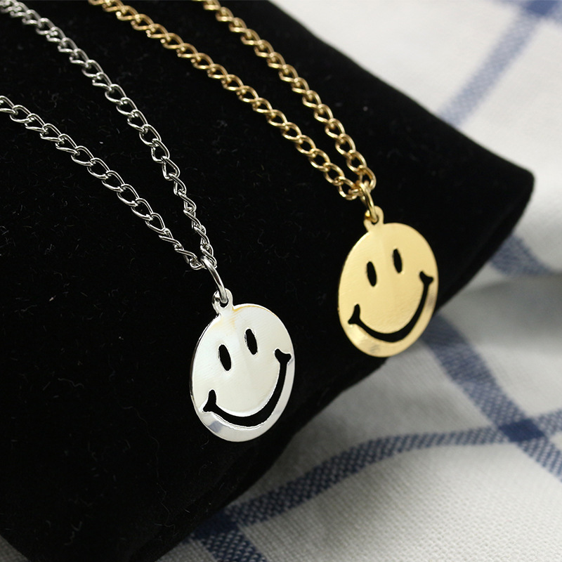 Koreanische version vielseitig zubehör kleine frische ausdruck pack halskette nette runde lächeln schlüsselbein kette Yiwu schmuck_voghion.com