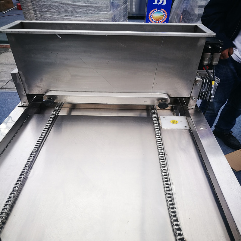 撒葡萄干机 精度１克 均匀