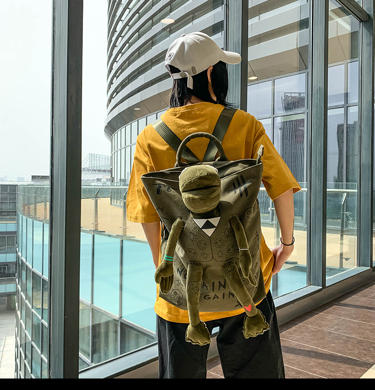 Fashion Punk Style Locomotive Frog Travel Backpack display picture 2