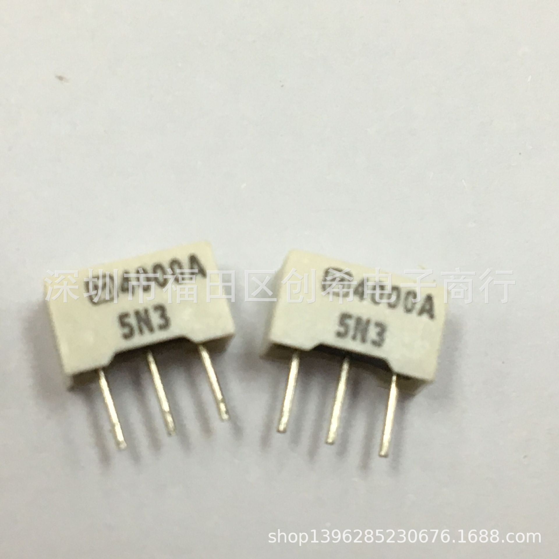 EFOEC4004A4 松下晶振 4MHZ 直插陶振三脚 4MHZ  4.000MHZ 4000A