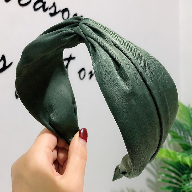 Korean Wave  Fashion Wide-brimmed Solid Color Cross-knotted Fabric Hair Accessories Mori Girl Hair Hoop Wholesale Nihaojewelry display picture 5