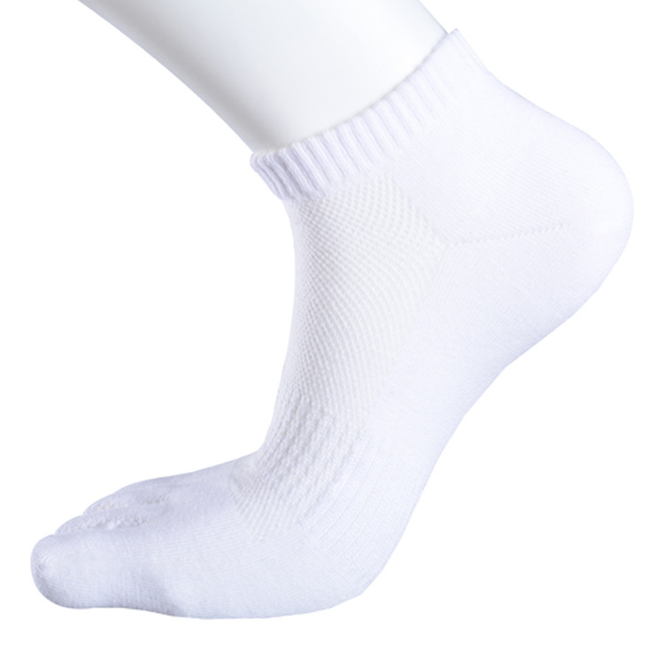 Five -finger male ship socks and white