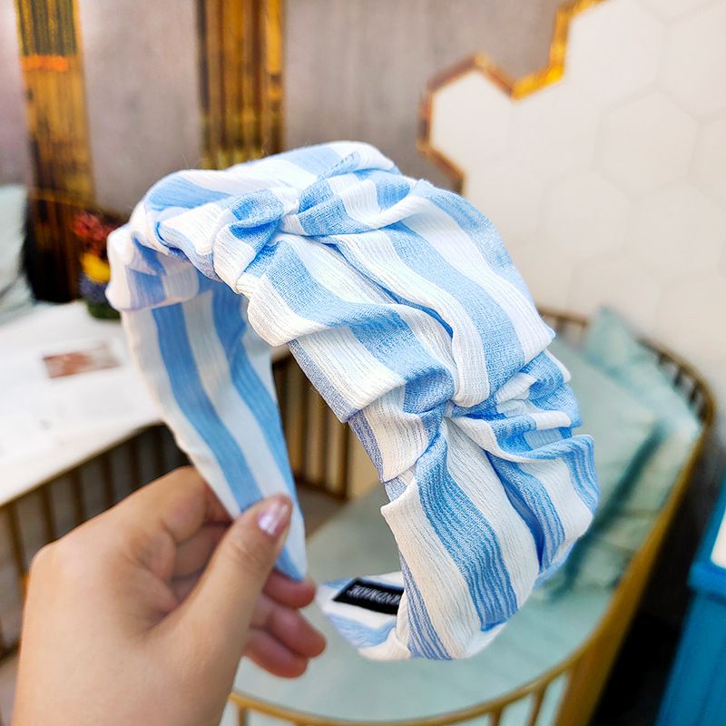 Korean Stripe Headband New Retro Striped Flower Bud Headband High-end Wide-brimmed Fabric Fold Hairpin Fashion Hairpin Headband display picture 9