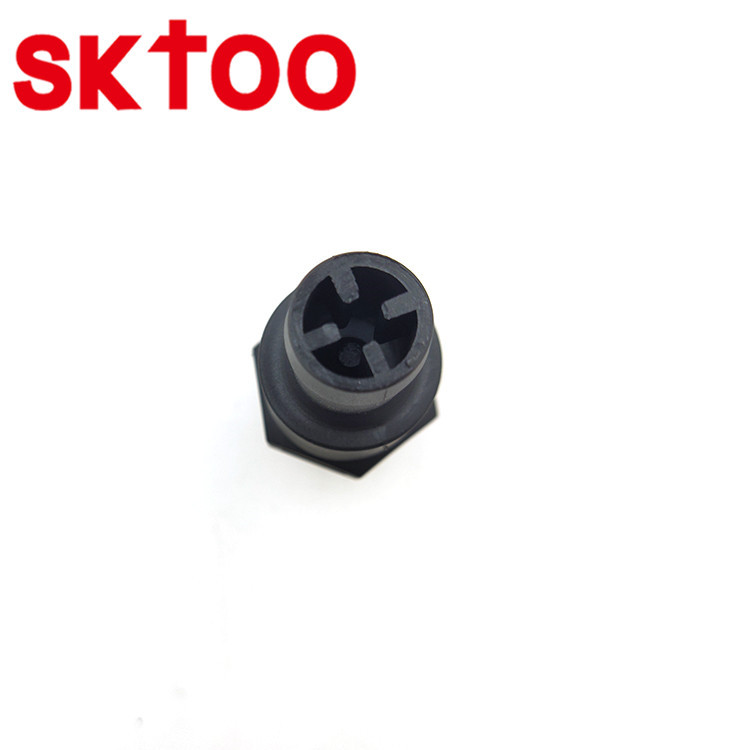 �����ڼ���JEEP����˹��300C �����Ҹǵ���PCV�� ǿ��ͨ�緧