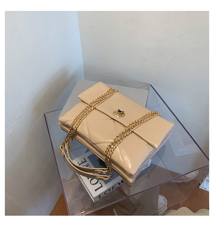 New  Wild Rhombus Chain Shoulder Messenger Retro Simple Large-capacity Women's Bag display picture 7