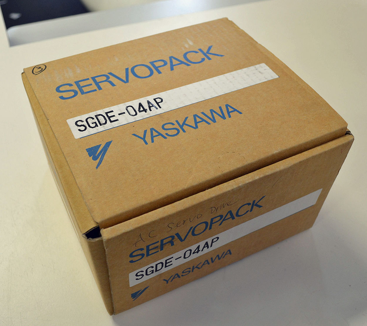 安川伺服驱动器SGDE-04AP保好保修三个月