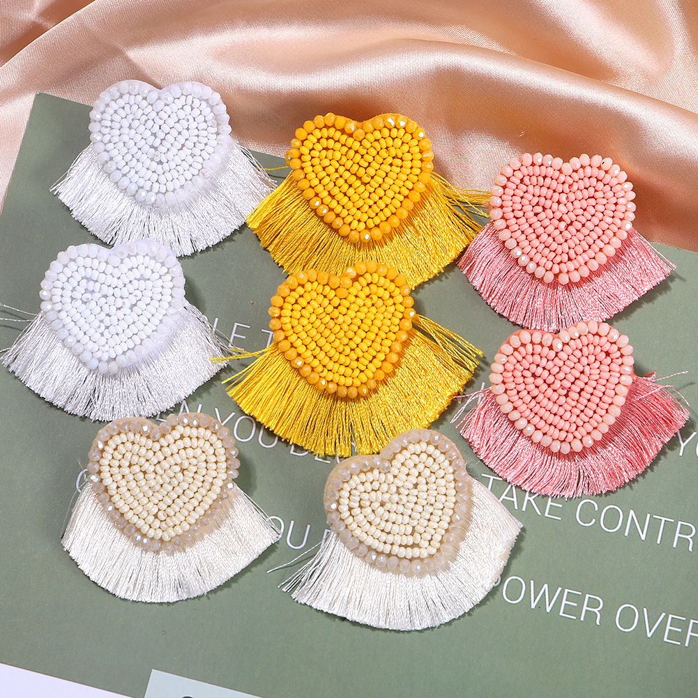 Exaggerated Peach Heart-shaped Handmade Rice Bead Short Fabric Tassel Earrings Wholesale display picture 5