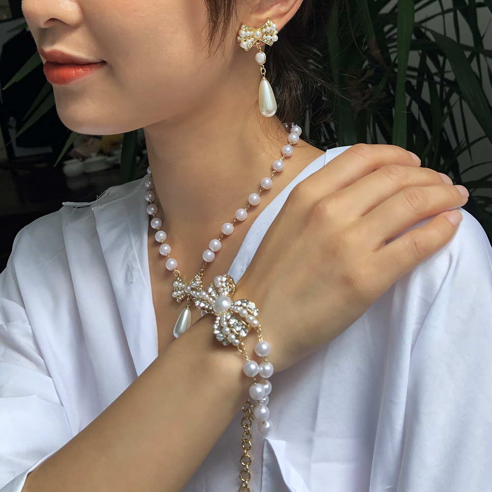 Hot-selling  Palace Luxury Pearl Diamond Earrings Bracelet Necklace Set Wholesale display picture 23