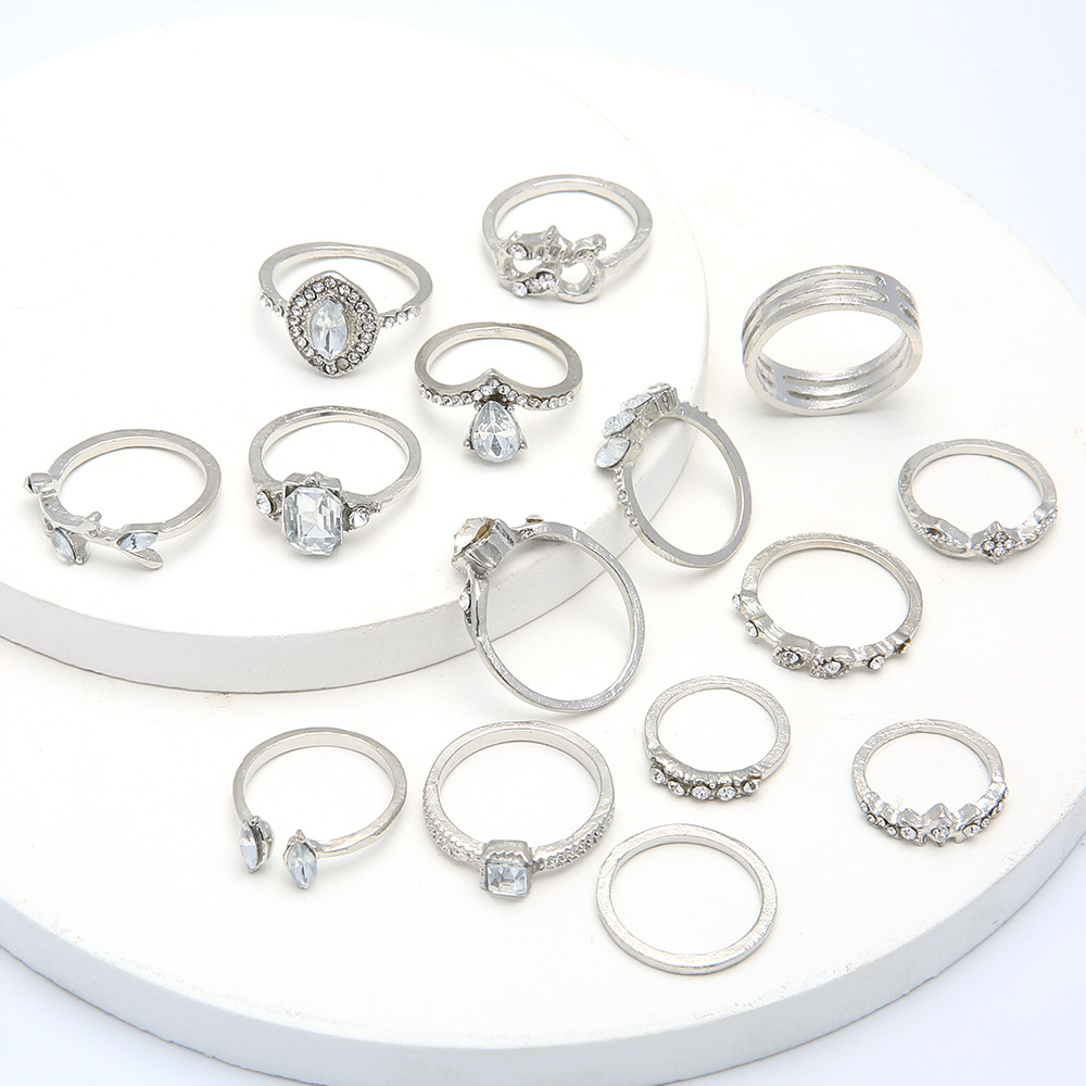 Fashion Hollow Diamond Heart Alloy Ring Set 15-piece display picture 4