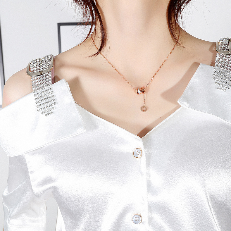 Fabrik Direkt Verkauf Xiaoman Taille Roman Digital Diamant Ring Anhänger Japanische Und Koreanische Mode All-match Edelstahl Halskette display picture 6