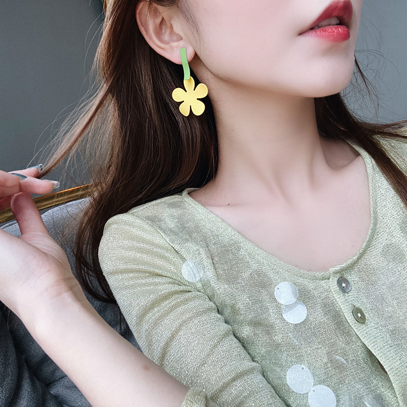 1 Pair Simple Style Flower Stoving Varnish Alloy Drop Earrings display picture 1