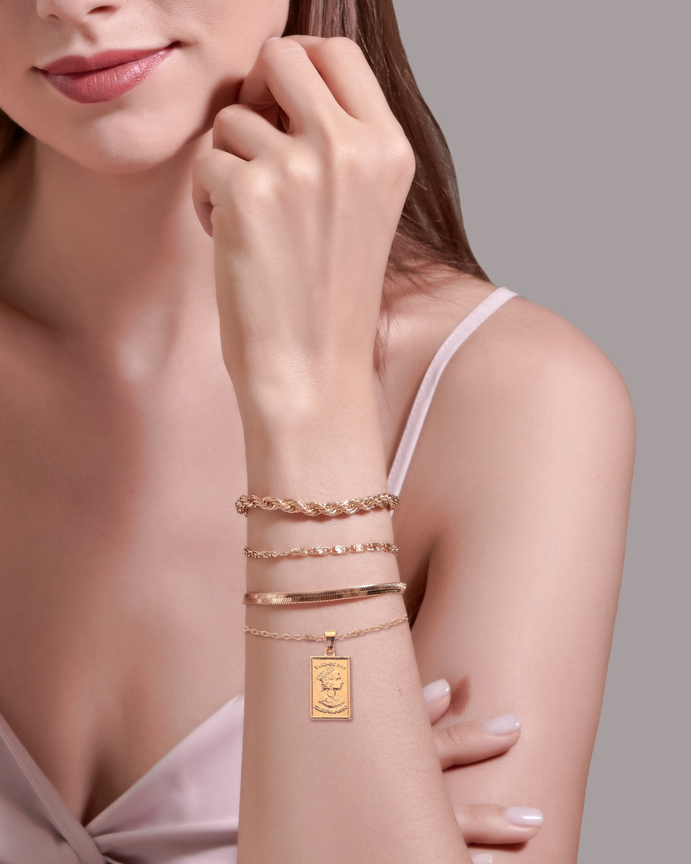 Europäisches Und Amerikanisches Neues Mode-vierteiliges Armband, Personal Isierte Twist-kette, Porträt Anhänger, Armband, Vierteiliges Damen-set, Frauen display picture 2