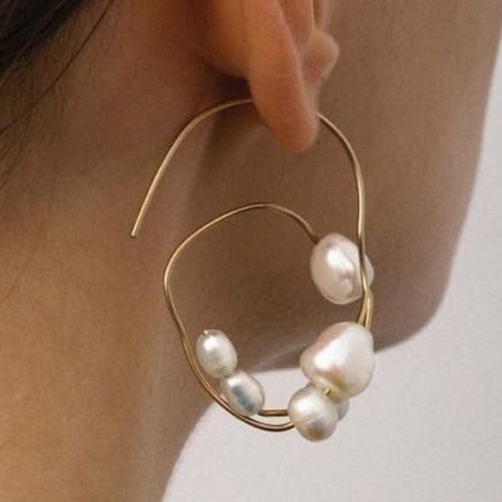 New Pearl Earrings Fashion Simple Geometric Circle Earrings Korean Women's Pearl Earrings Wholesale display picture 3