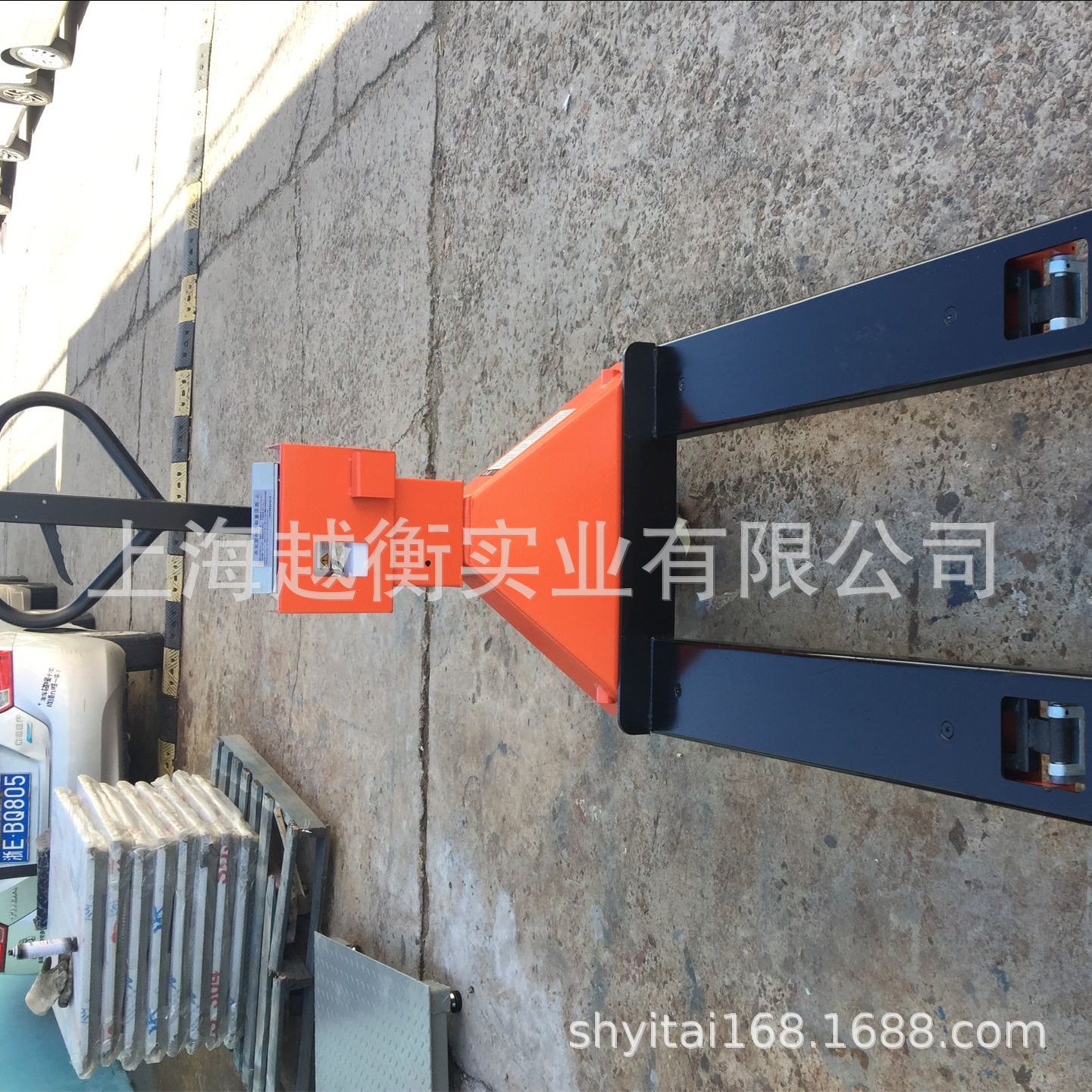 上海卢湾区手动液压叉车称上海黄浦区手动液压2000kg地牛称