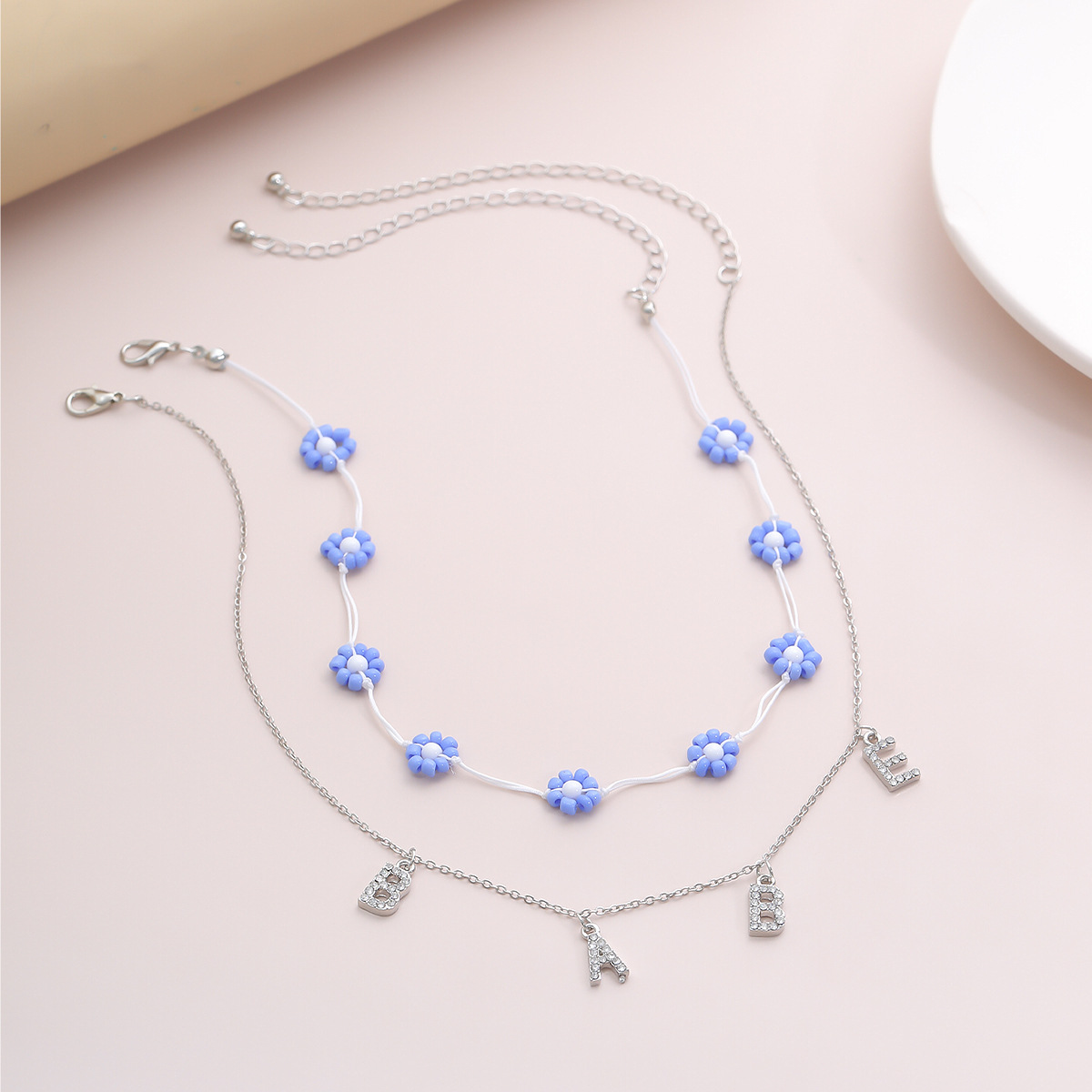 Fashion Jewelry Personalized Letters Micro-inlaid Babe Items Feminine Short Section Handmade Rice Beads Daisy Necklace Wholesale Nihaojewelry display picture 5