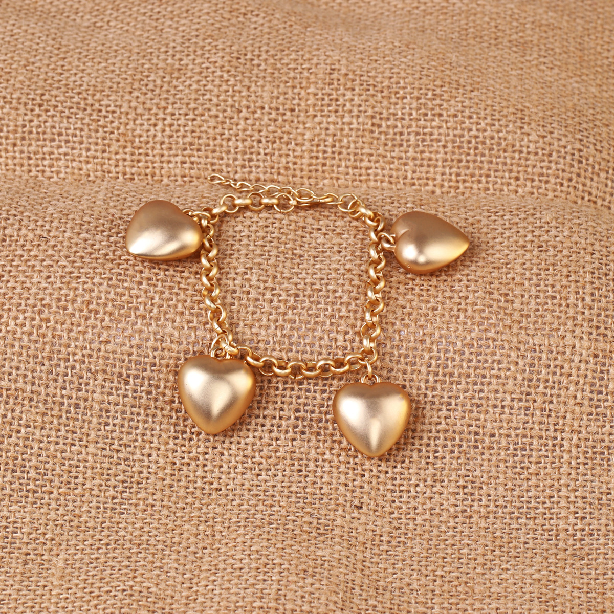 Retro Heart-shaped Exaggerated Matte Gold Metal  Bracelet For Women display picture 2