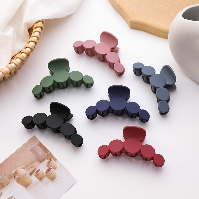 French Retro Catch Clip Large Bath Clip Cute Shower Hairpin Bath Frosted Peas Bean Pentagram Catch Clip Wholesale Nihaojewelry display picture 20
