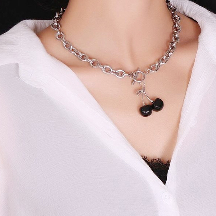 Koude Wind Zwarte Kersenketting voor Vrouwen Eenvoudige en Luxe Mode Halsketting Hip Hop Decoratie Accessoires Titanium_voghion.com