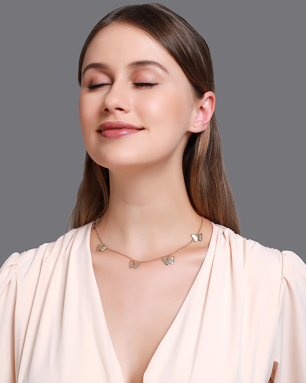 New Necklace Fashion Temperament Short Paragraph Five Butterfly Necklace Simple Single Layer Ladies Clavicle Chain Wholesale Nihaojewelry display picture 2