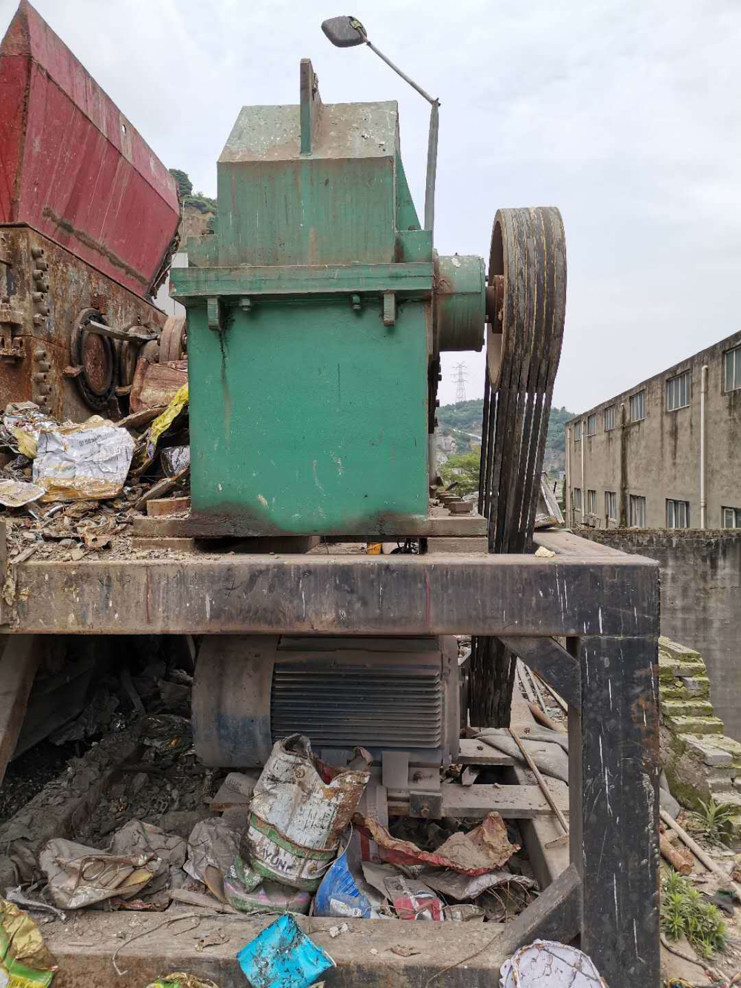 供应撕碎机  旧撕碎机  二手废钢撕碎机  二手1800型木材撕碎机
