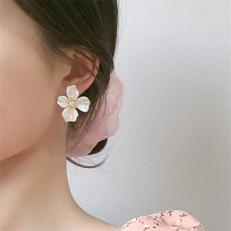 Korean Colorful Flower Earrings New Simple Super Fairy Earrings Sweet Girl Earrings Wholesale Nihaojewelry display picture 10