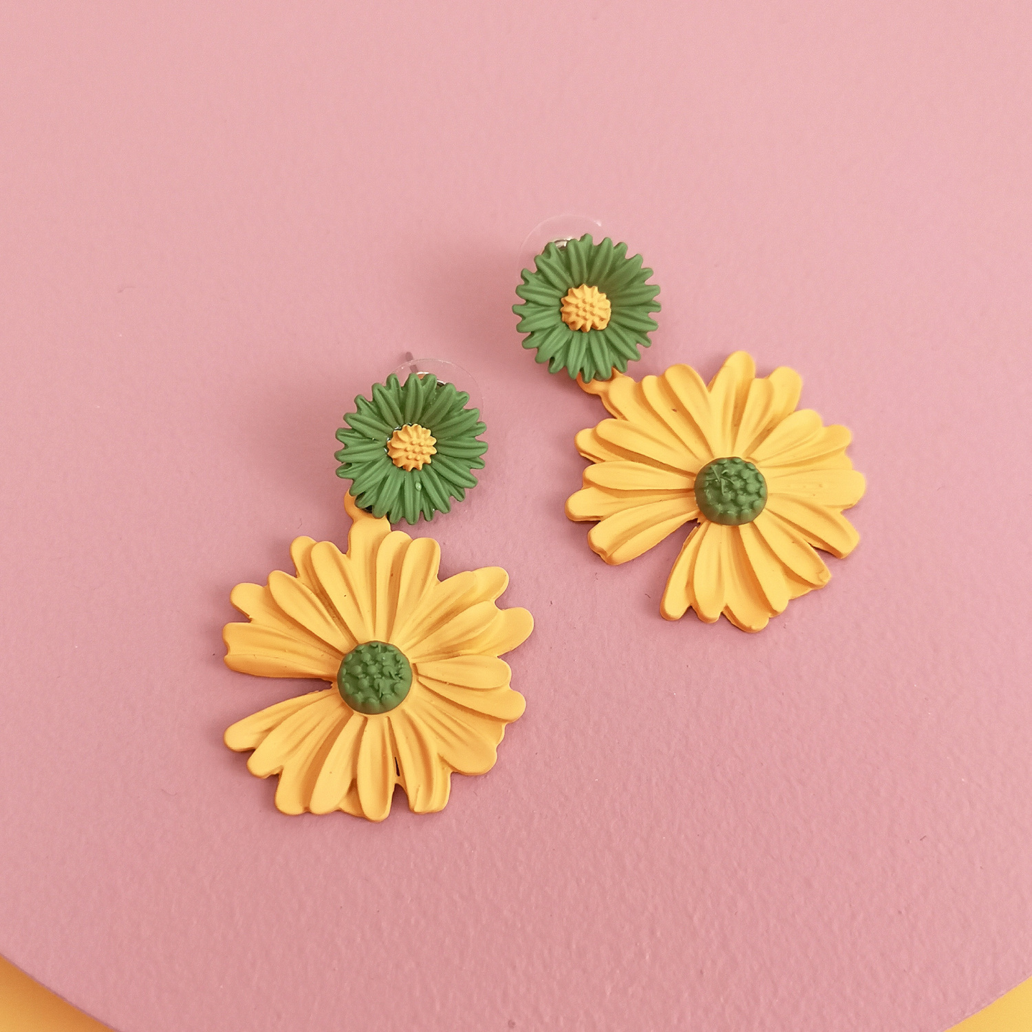 Korean Fashion Spray Paint Chrysanthemum Earrings Nihaojewelry Wholesale display picture 13