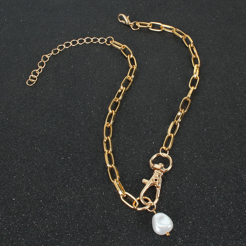 Golden Box Chain Pearl Pendant Necklace display picture 4
