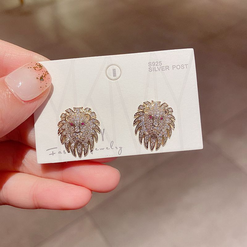 Boucles D&#39;oreilles Micro-incrustées De Zircon Lion Dominateur Aiguille Argent display picture 6