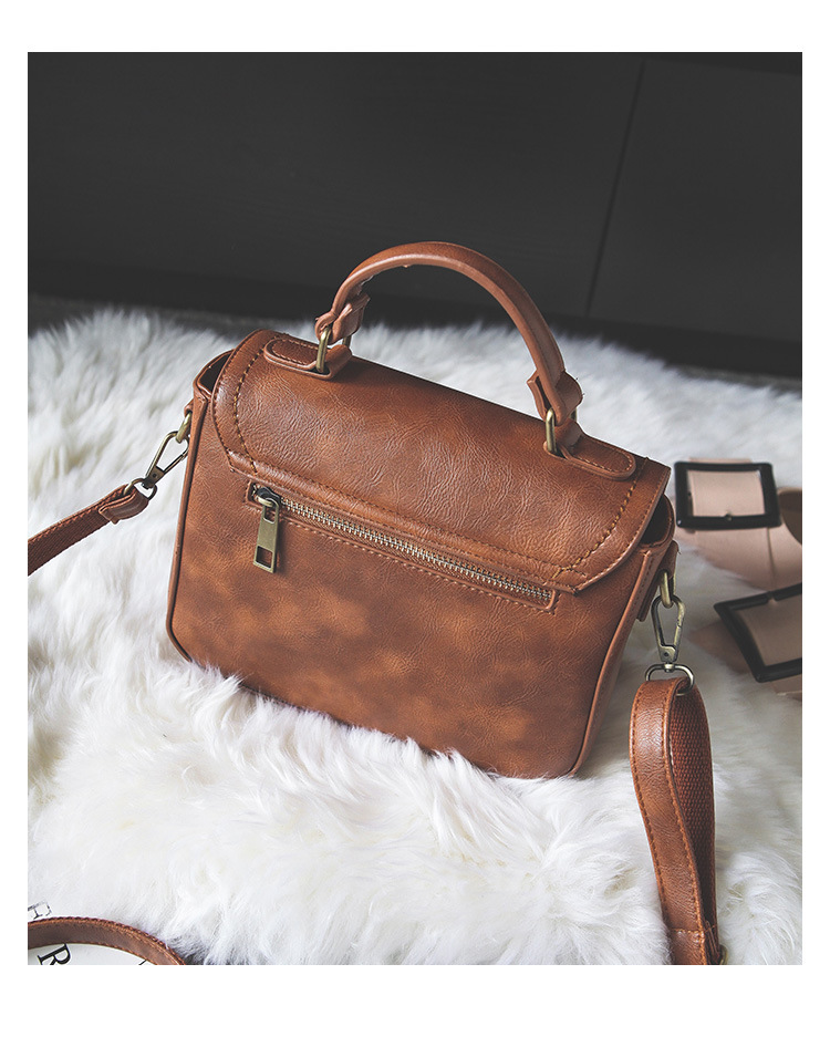 2024 neue kleine quadratische Tasche Retro-Stil Handtasche PU-Leder Retro Lock Schnalle beliebte Mode vielseitige Damentasche minimalistische kleine Tasche_voghion.com
