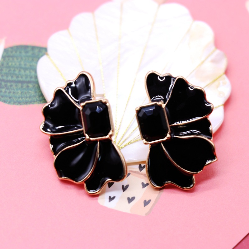Color Drip Glaze Petal-shaped Square Diamond Flower Heart Silver Needle Earrings display picture 9
