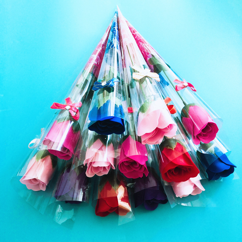 Las pequeñas actividades de microempresas empujan el código de escaneo para enviar regalos debajo de la línea roja en línea, regalos prácticos, pequeños drenadores, artefactos creativos