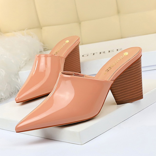 Fashionable wood grain heel thick heel high heel glossy lacquer leather pointed slipper
