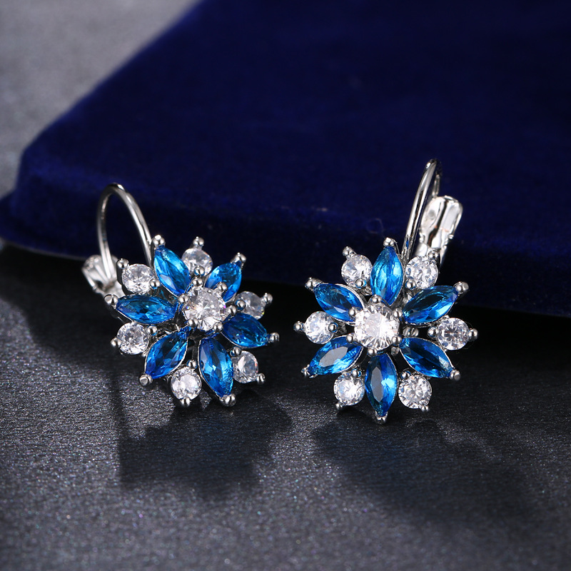 shiny trend earrings with zircon