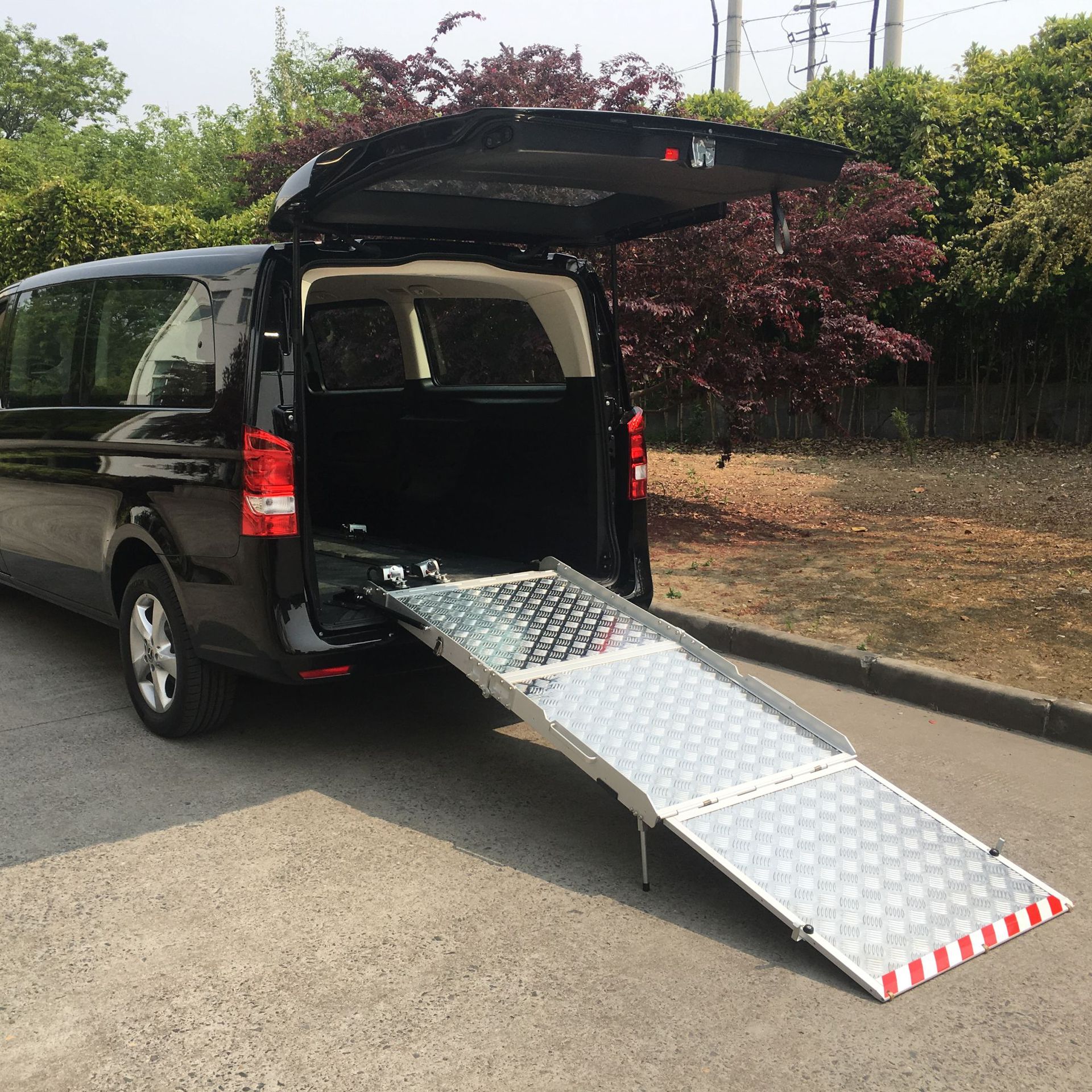 信德泰克面包车用手动折叠导板 轮椅上车坡道板