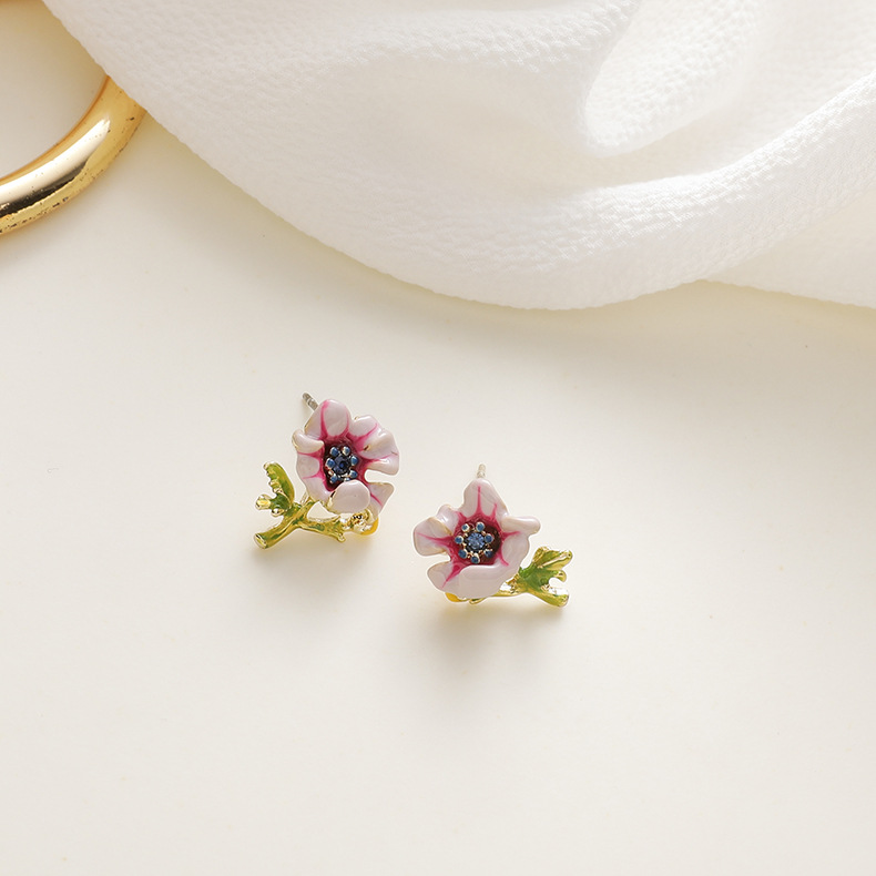 925 Silver Needle Purple Flower Earrings  French Enamel Glaze Daisy Flower  Cute Oil Drop Earrings Nihaojewelry Wholesale display picture 9