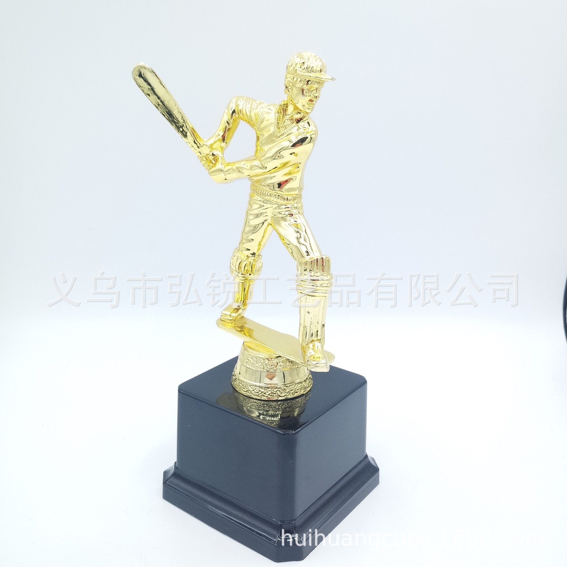 The prizes and rewards for the 2020 baseball organization competition are gold-plated plastic trophies with customizable logos detail image 2