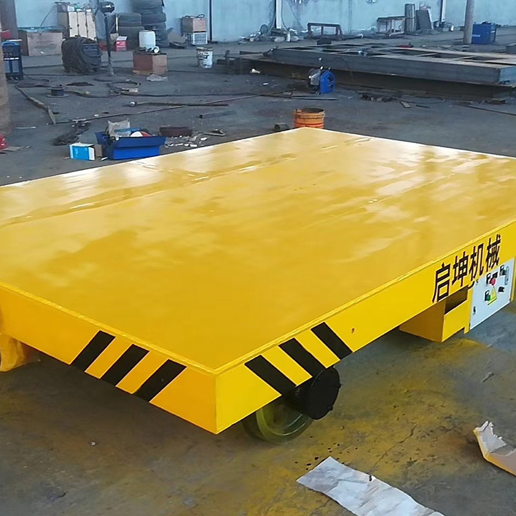 Electric flatbed truck