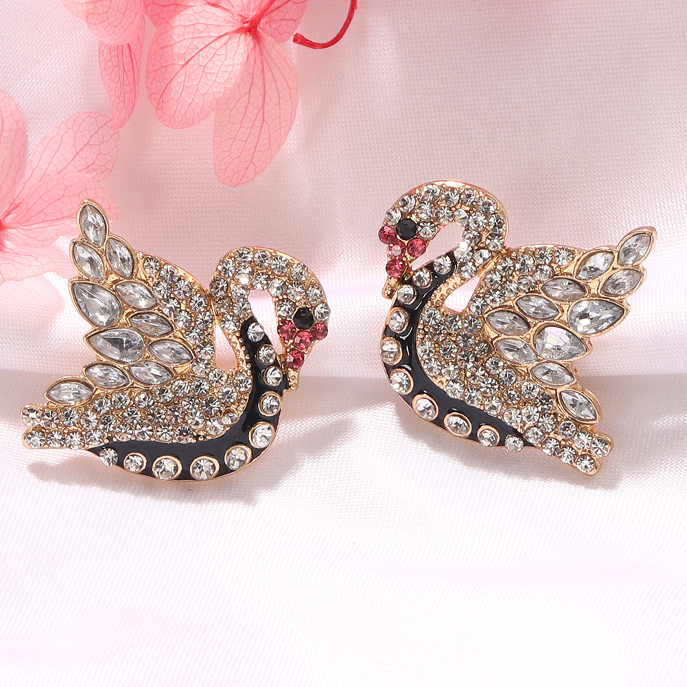 New Fashion  Alloys Studded With Diamonds  Atmosphere Small Fresh  Alloy Earrings Nihaojewelry Wholesale display picture 5